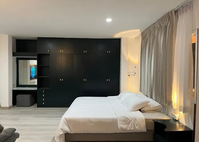 Nanon Sathorn Hostel *